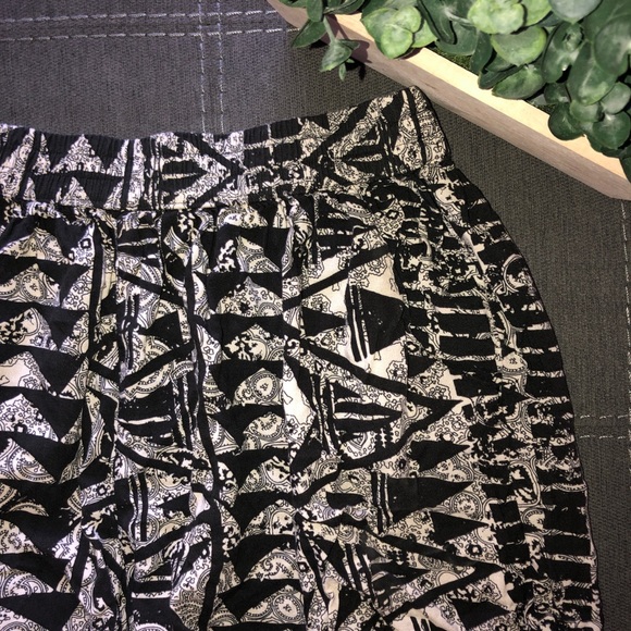 Printed High Waisted Shorts - Picture 2 of 3